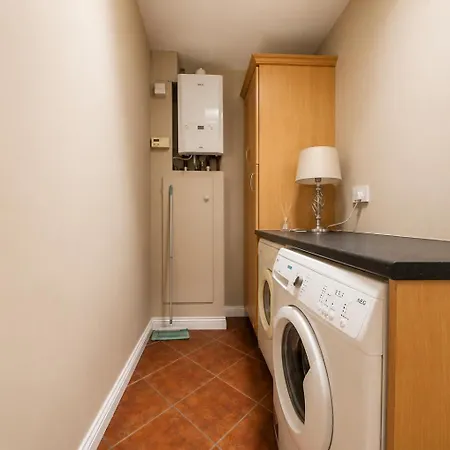 Bright & Spacious 3-bed In 15 Mins From Galway