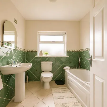 Bright & Spacious 3-bed In 15 Mins From Galway