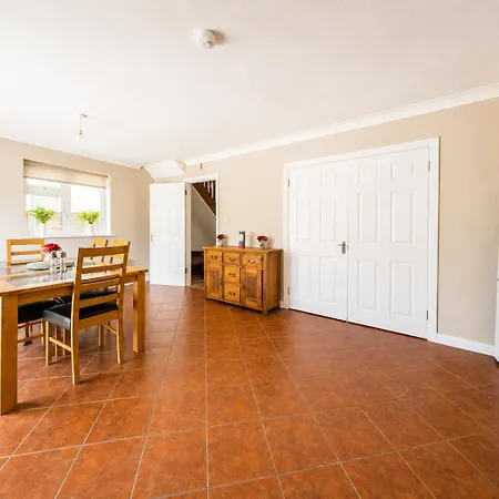 Bright & Spacious 3-bed In 15 Mins From Galway